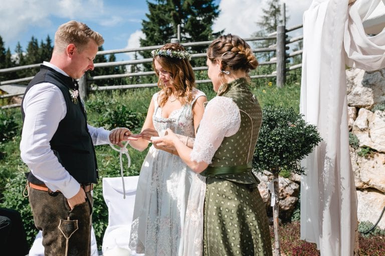 Traurednerin Alexandra Klein Oberbayern Almhochzeit Tirol